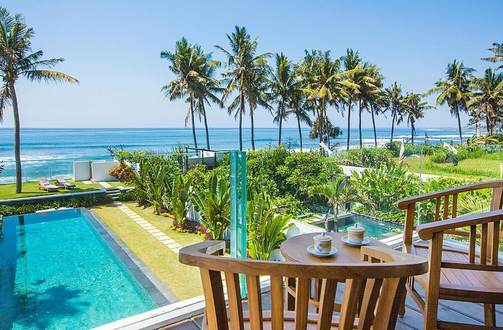 diamond estate villa balcony