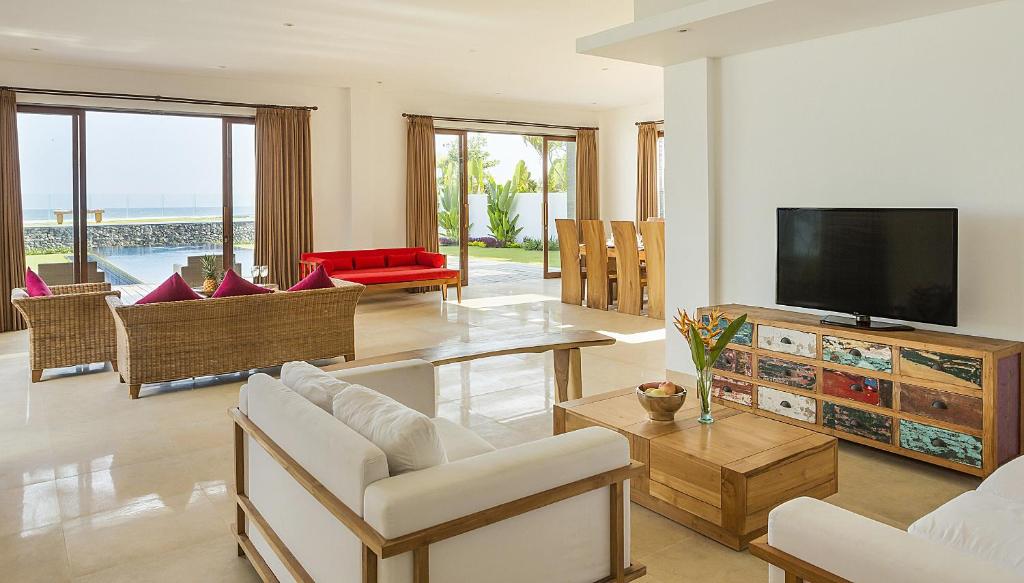 diamond estate villa living room