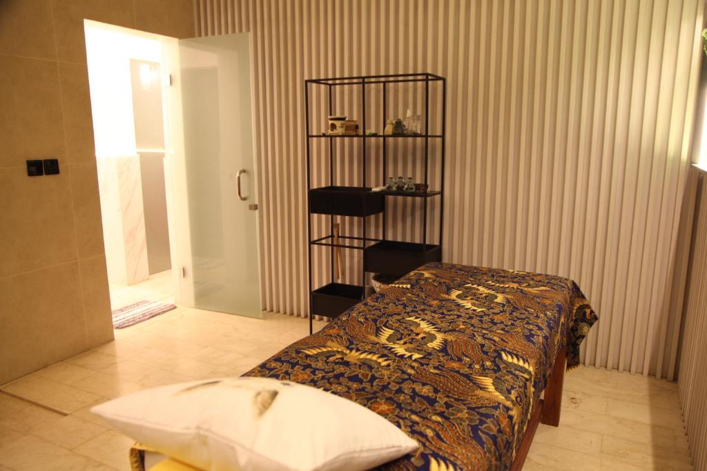 ketewel beach villa spa room