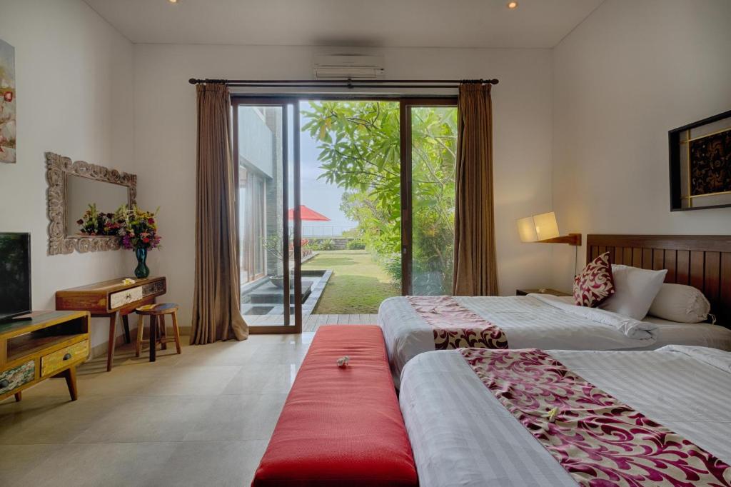 entrance kutus villa