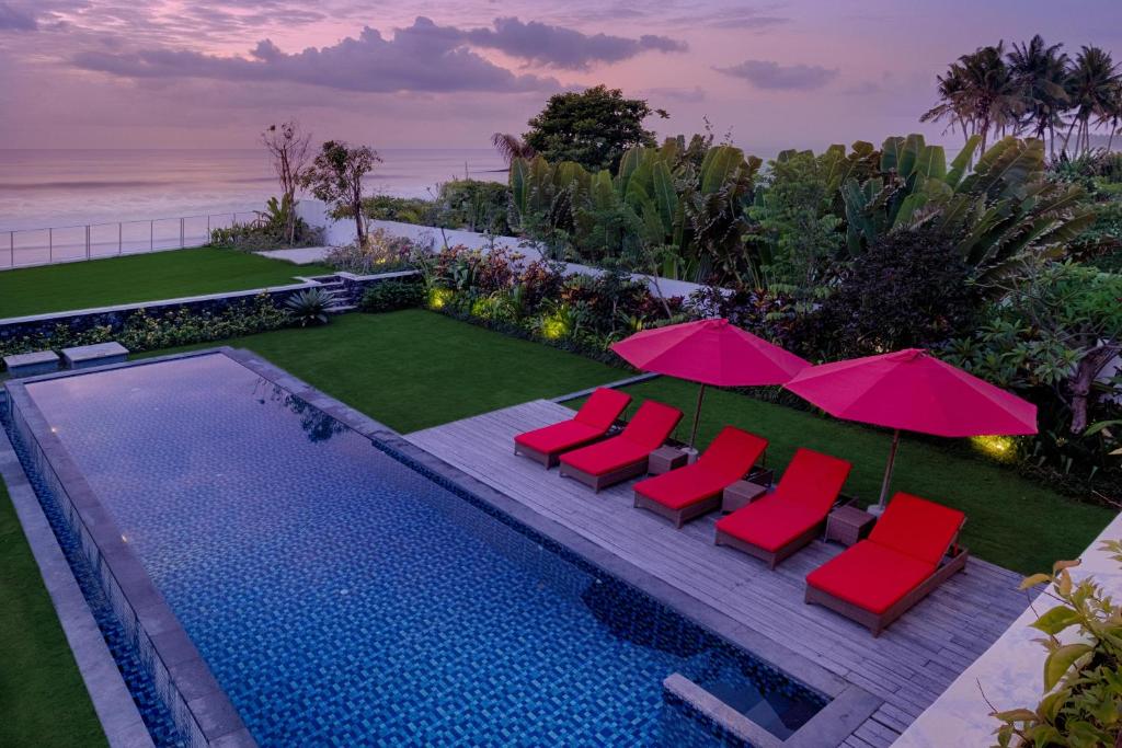 poolside view kutus villa