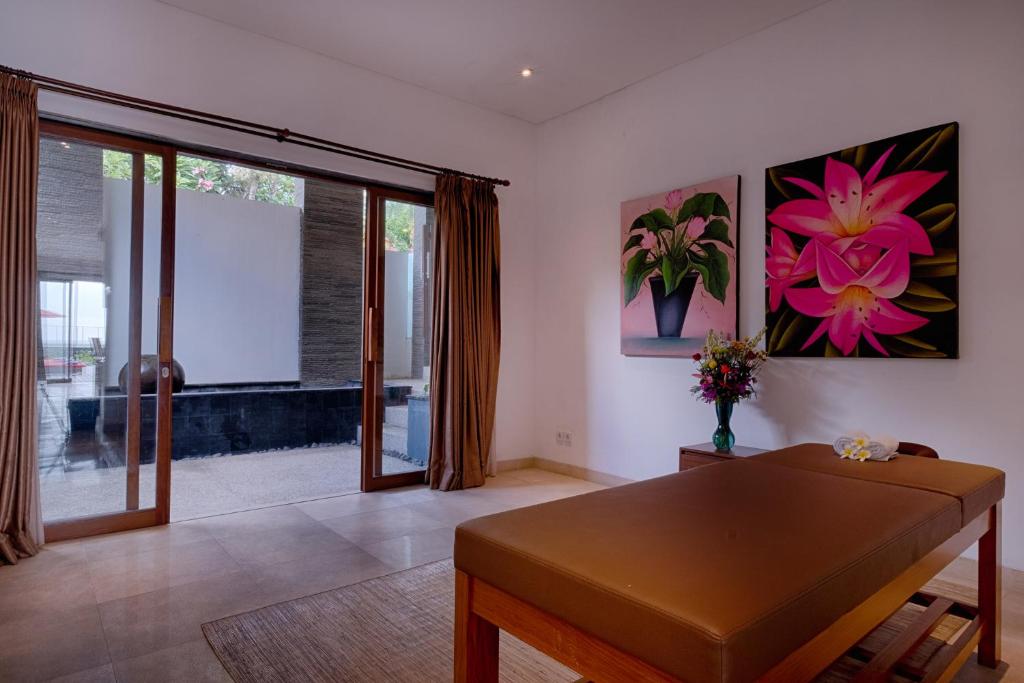 spa room kutus villa