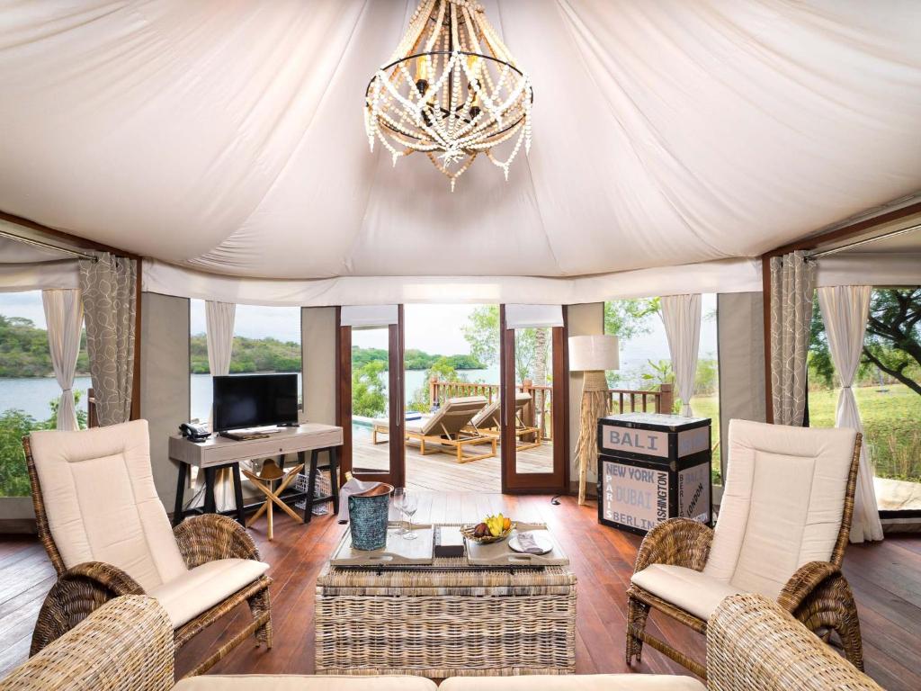menjangen villa living room1