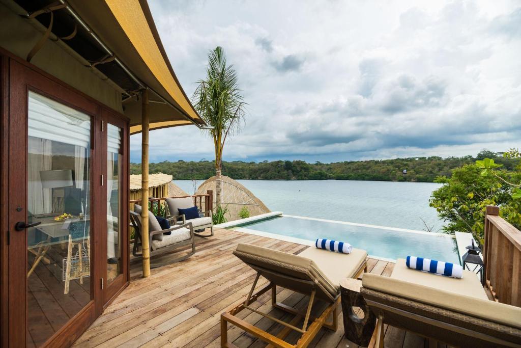 menjangen villa pool