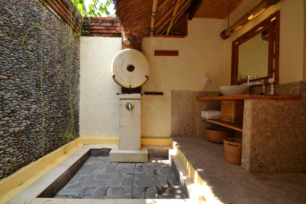 outdoor bathroom taman villa