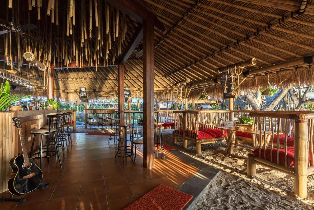 tiki bar taman villa