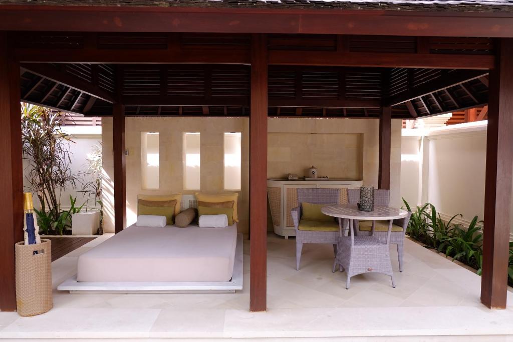 royal villa garden pavilion