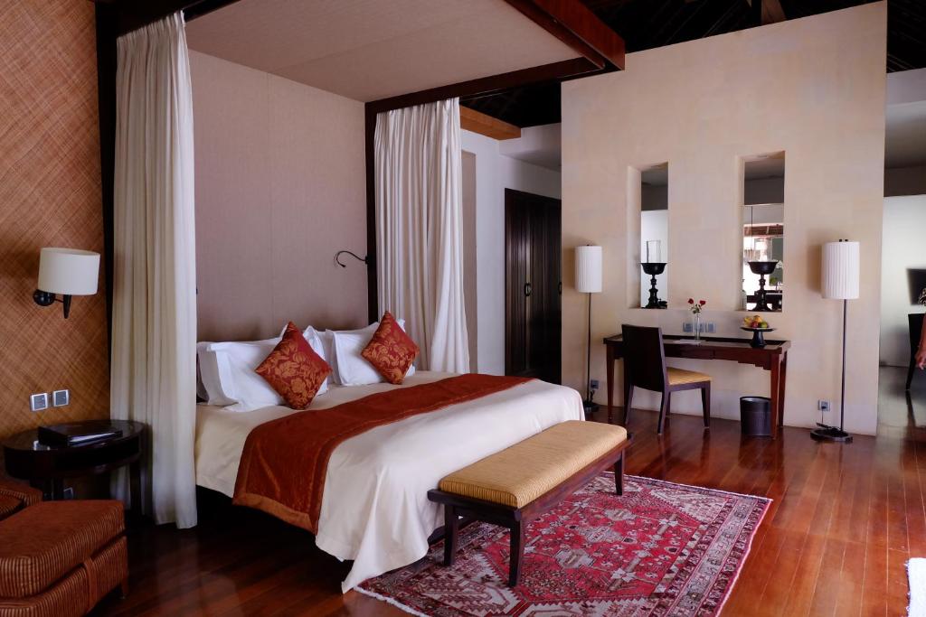 royal villa premium bedroom
