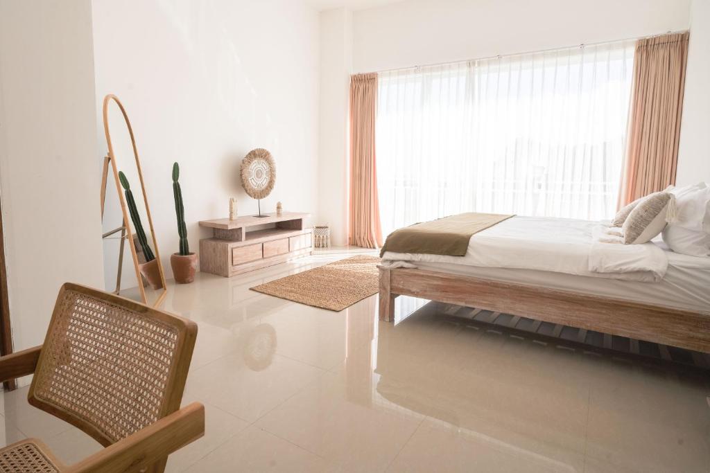 calmspacious villa bedroom2