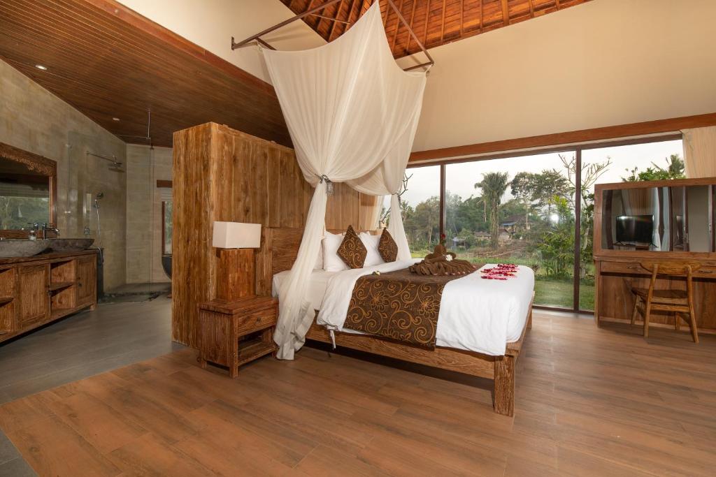 Bedroom with bathroom at Ananda Ubud Villa