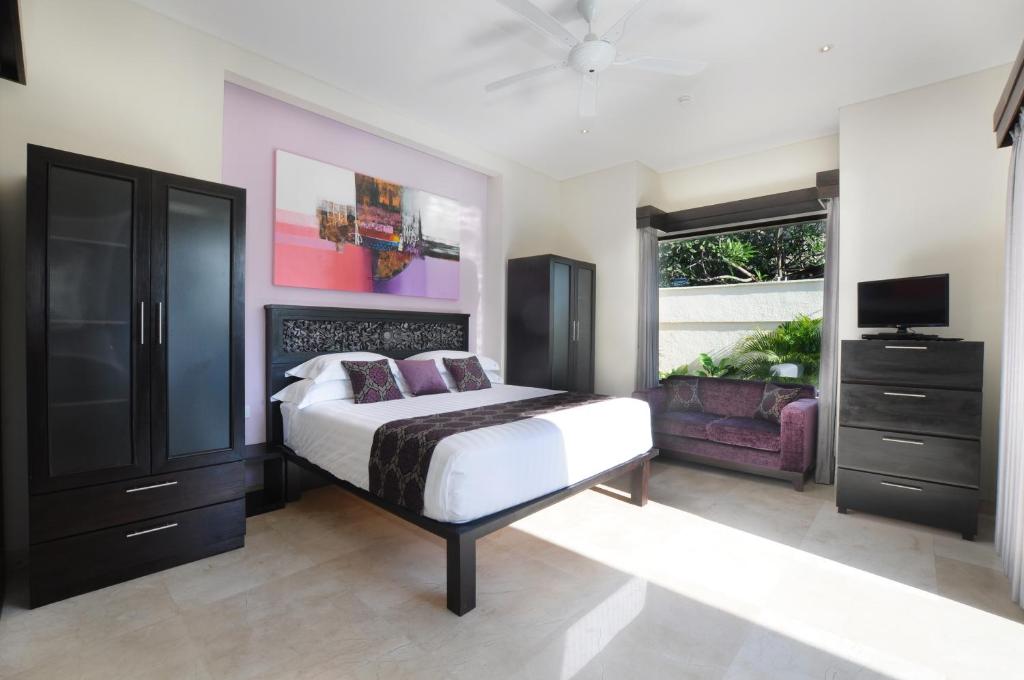 Bedroom with TV at Athena Villas Sanur