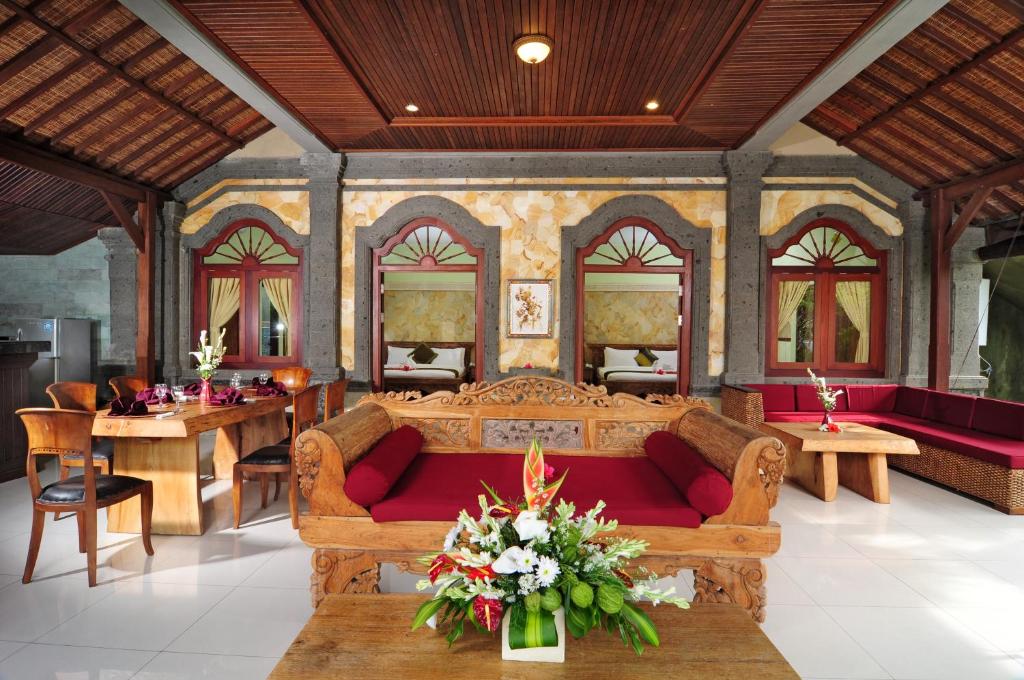 Sofa with dinning tabe at Villa Surga