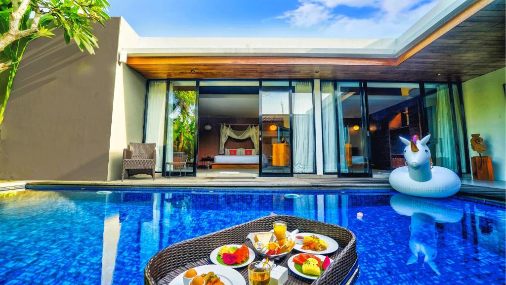 Pool with juice at Beautiful Bali Villas