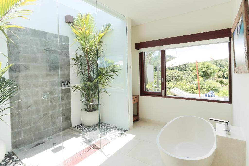 Private pool with shower at Canang Villas Bingin