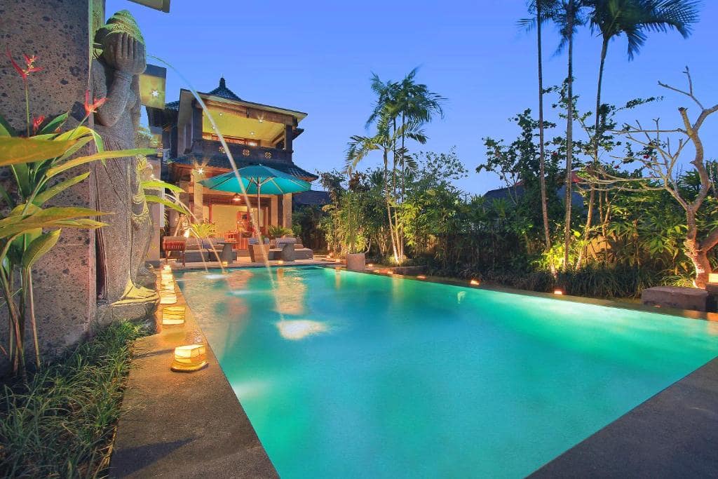 Swimming pool at D'Legon Luxury Villas
