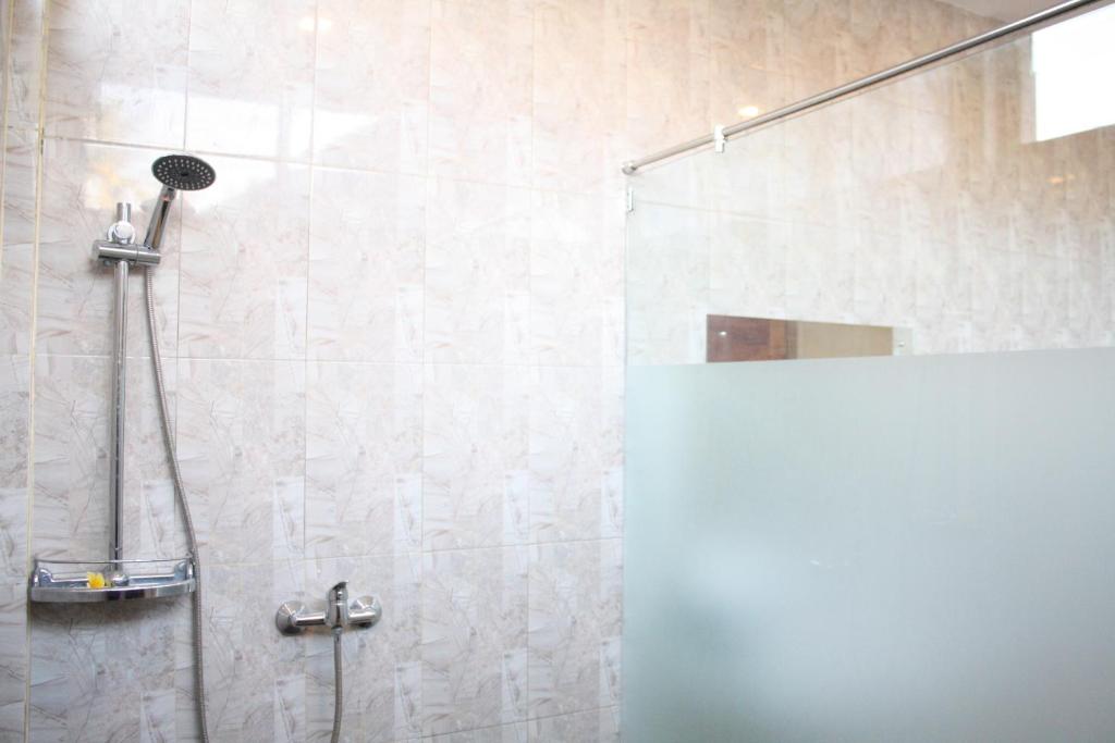 Shower at Graha Sandat