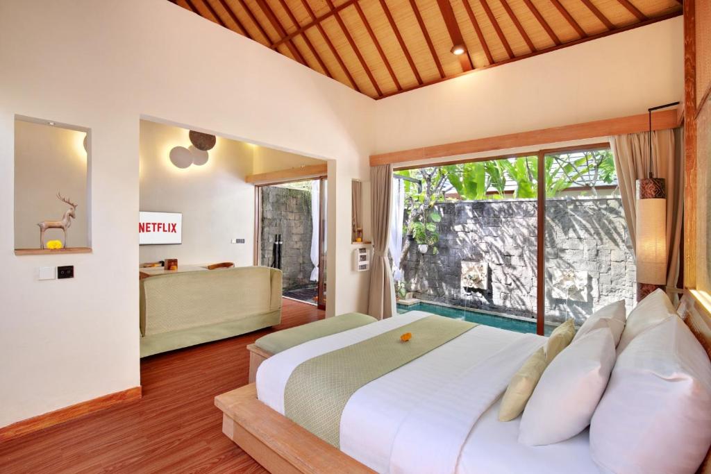 Bedroom with AC at Ini Vie Villa