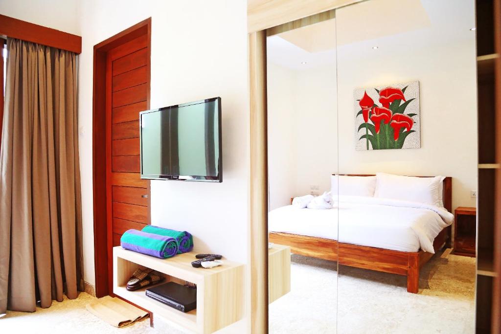 TV with Bedroom at Jas Green Villas and Spa
