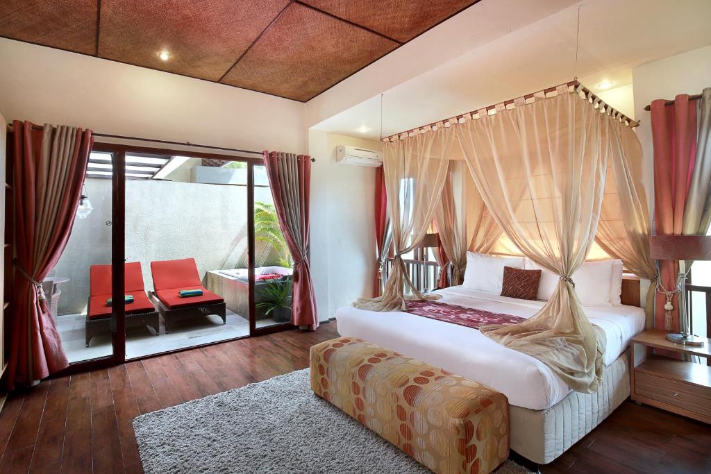 Bedroom with private pool at Kanishka Villas