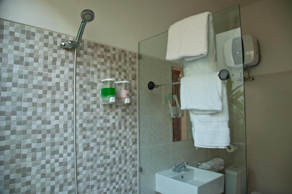 Shower with towel at Muaya Villa
