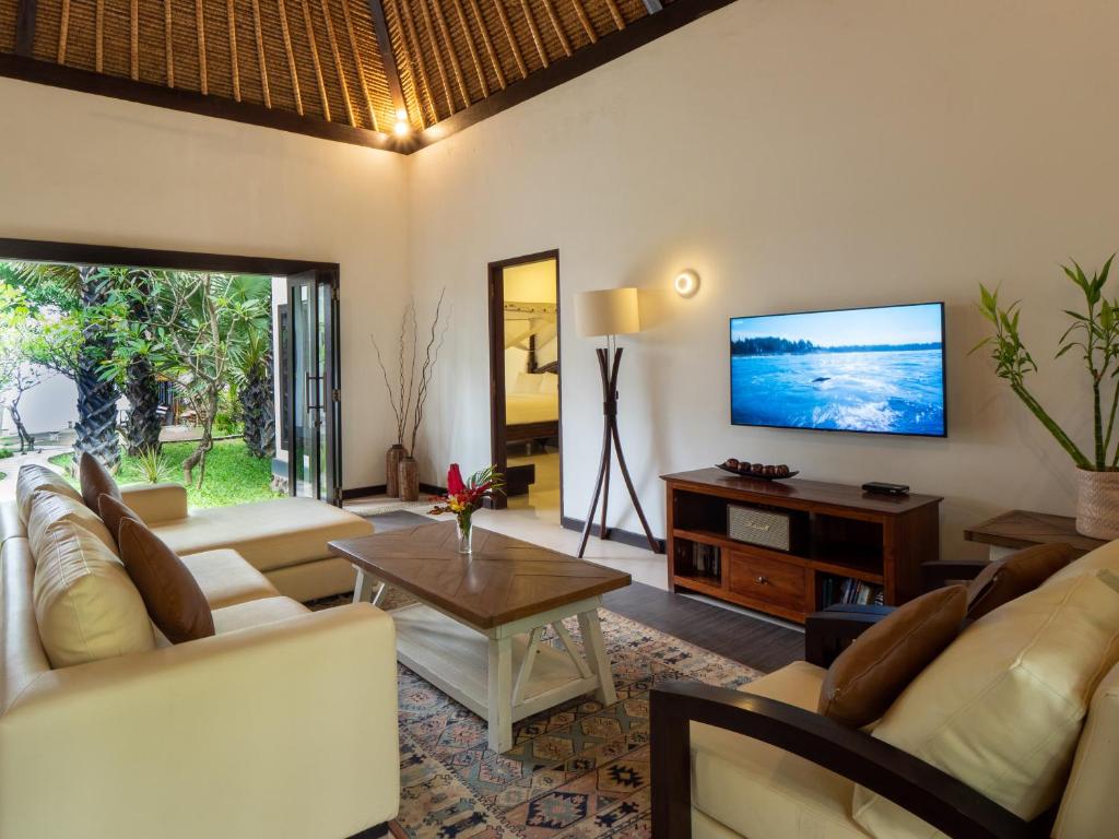 Living hall with TV at Octopus Villas
