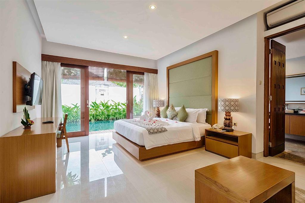 Bedroom with kitchen at Maylie Bali Villa