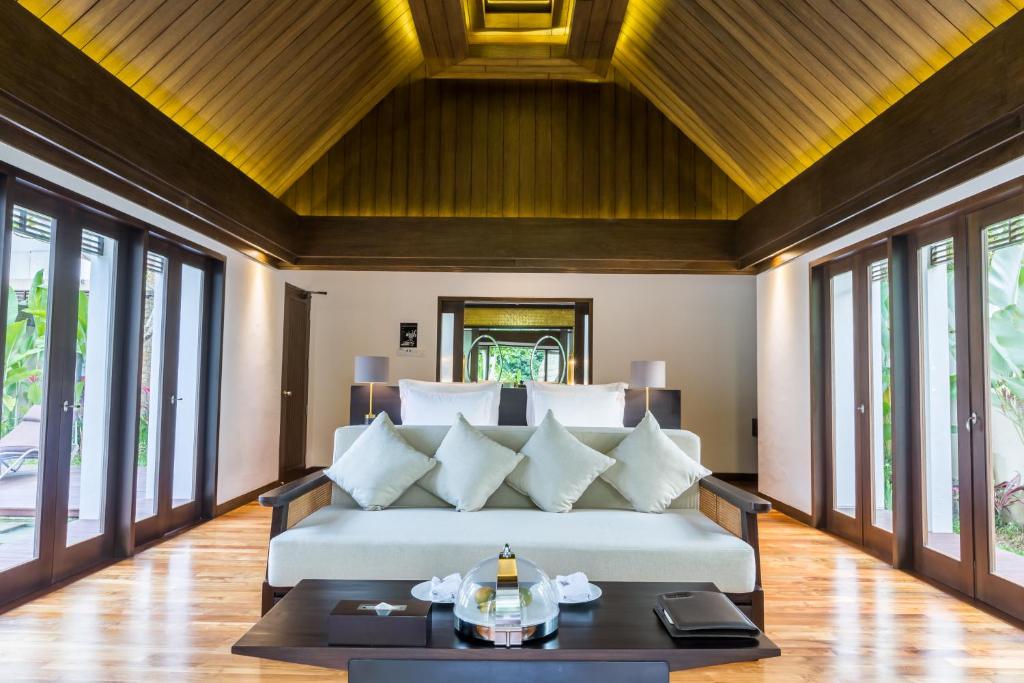 Living hall with sofa at The Samaya Ubud