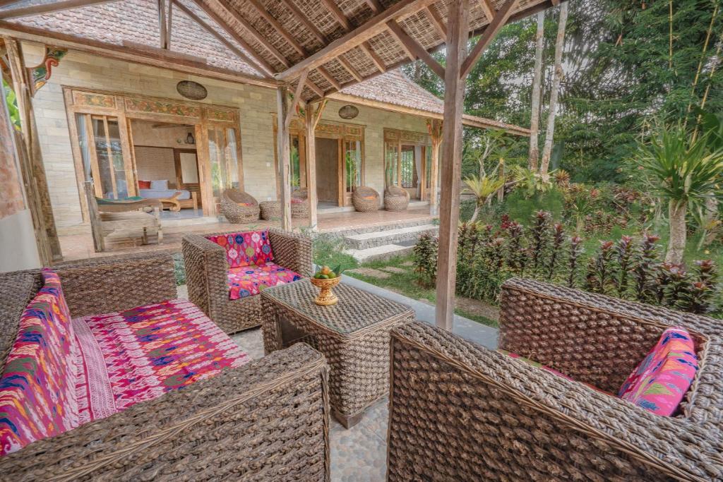 Sun terrace with sitting table at Senetan Villas 