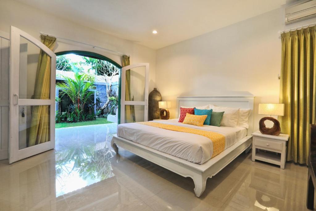 Bedroom with AC at Singgah Villas 