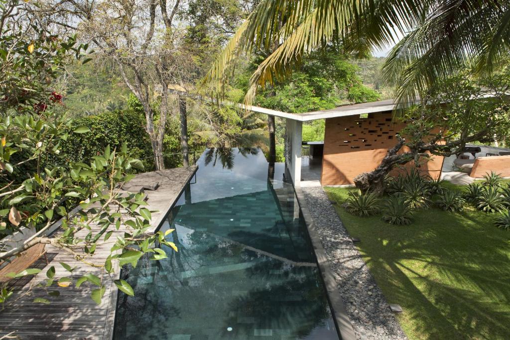 Swimming pool at Tampih Luxury 