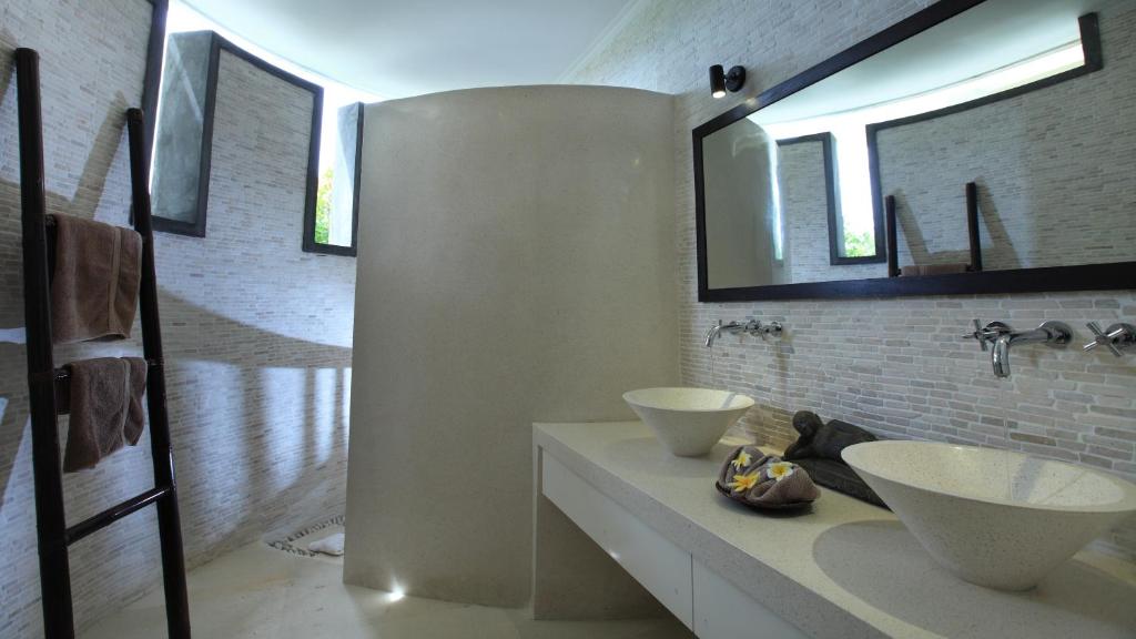Wash room at Villa Baruna