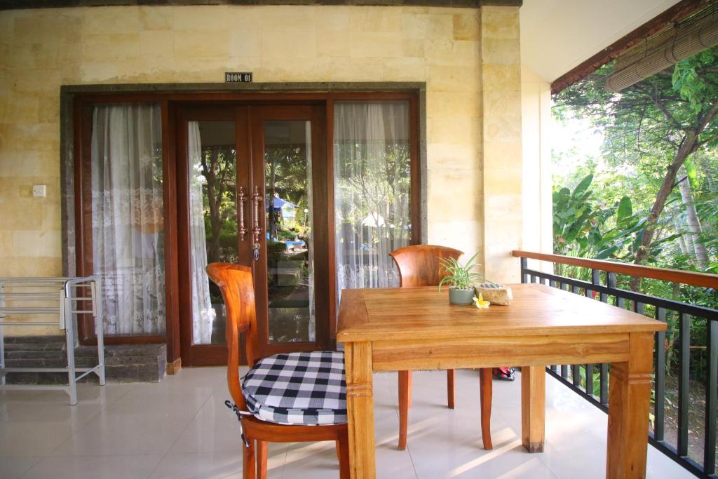 Table with char at Villa Capung Mas Ubud