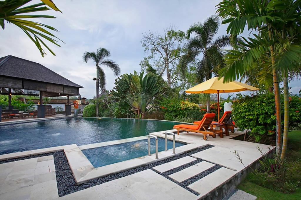 Swimming pool at Villa L'Orange Bali