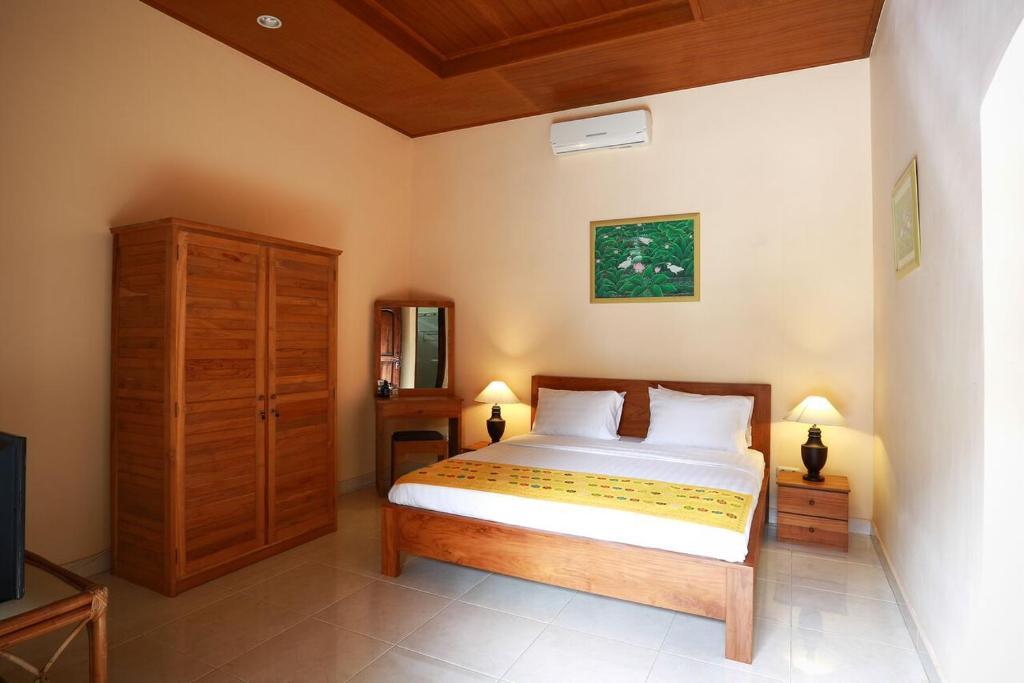 Long Bedroom at Villa Maryadi