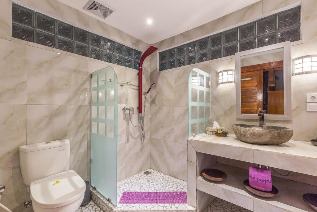 Wash room with shower at Villa Purple