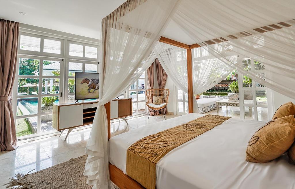 Bedroom with AC at Villa Symphony White