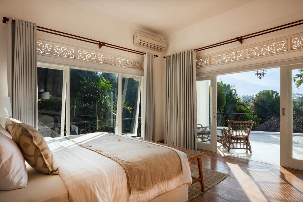Bedroom with AC at Villa Tau