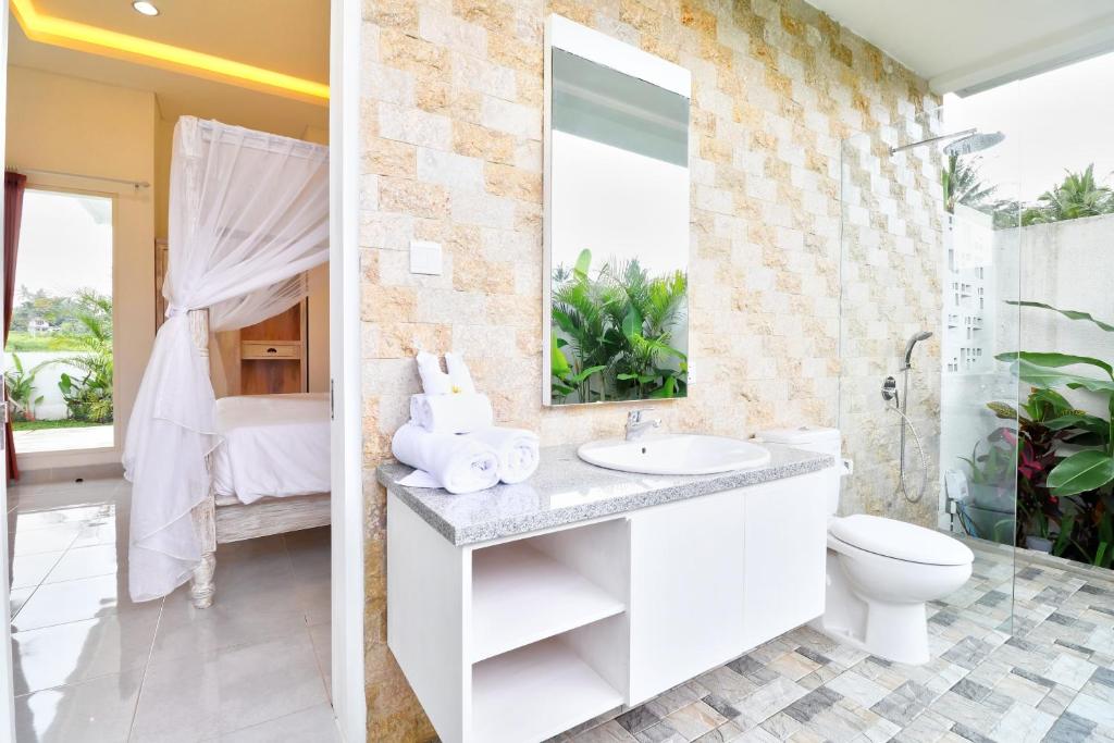 Bathroom with shower at Villa Tirta Padi