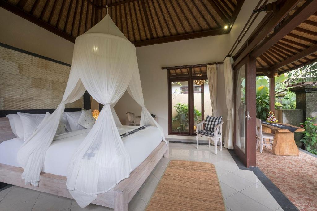 Bedroom with AC at Virmas Private Villa
