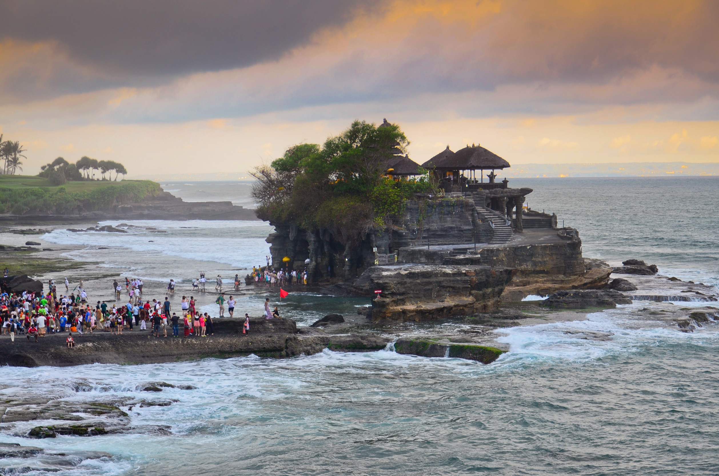 Amazing Tanah Lot Views with Ocean Background