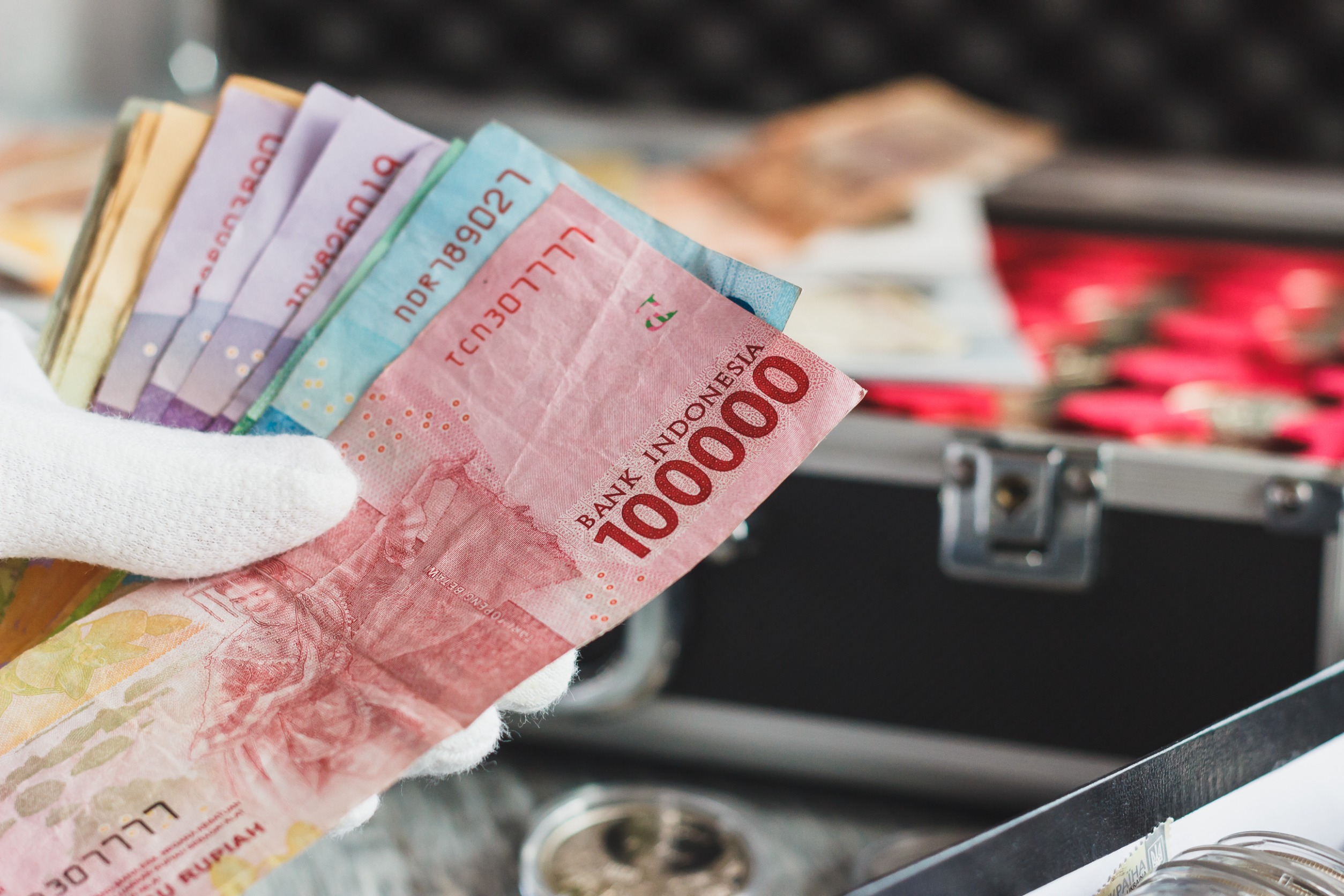 How can I exchange money in Bali