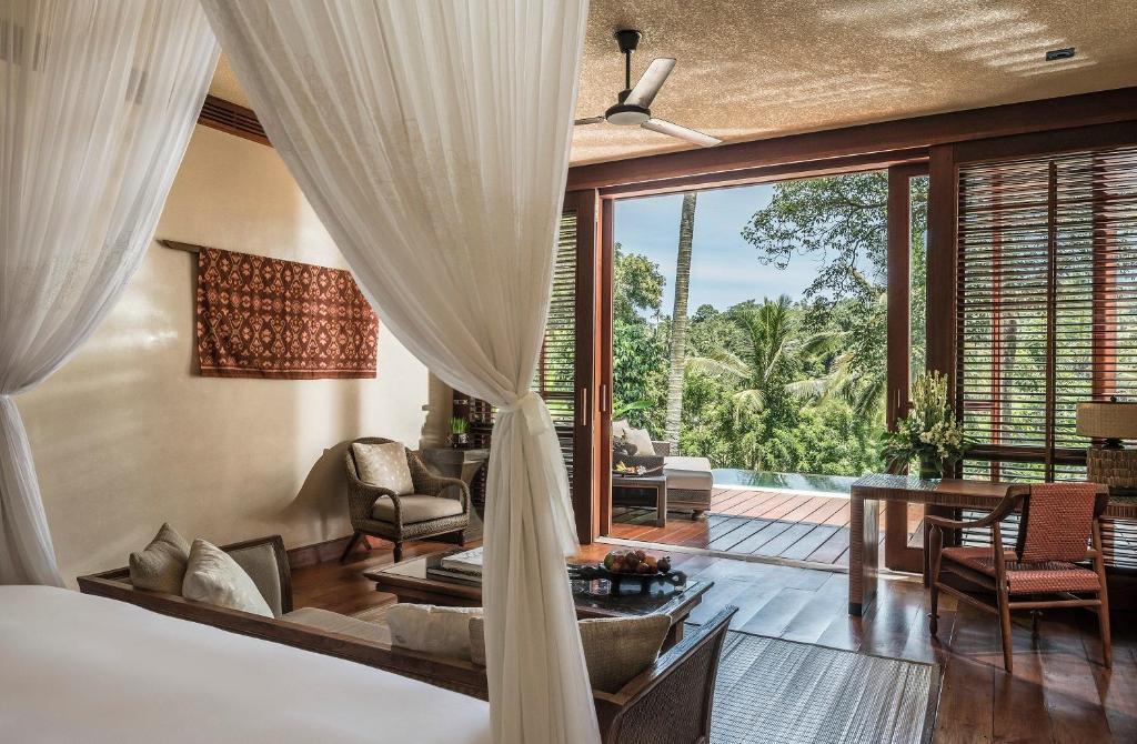 four seasons_luxury_room