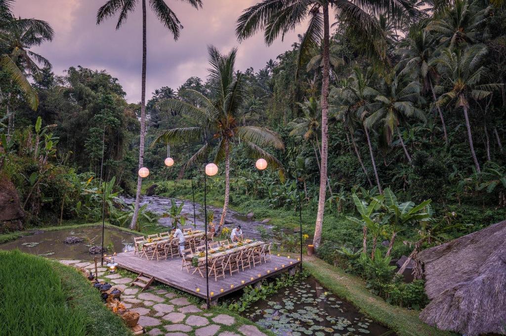 four seasons_outdoor_dining