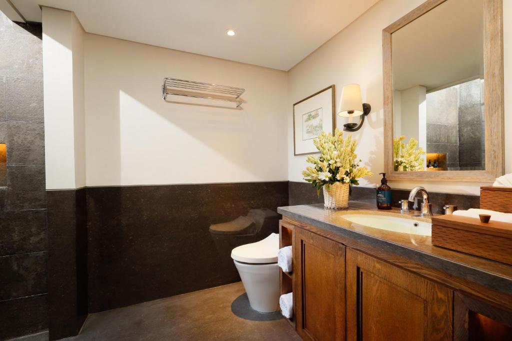 tulou villa bathroom 2