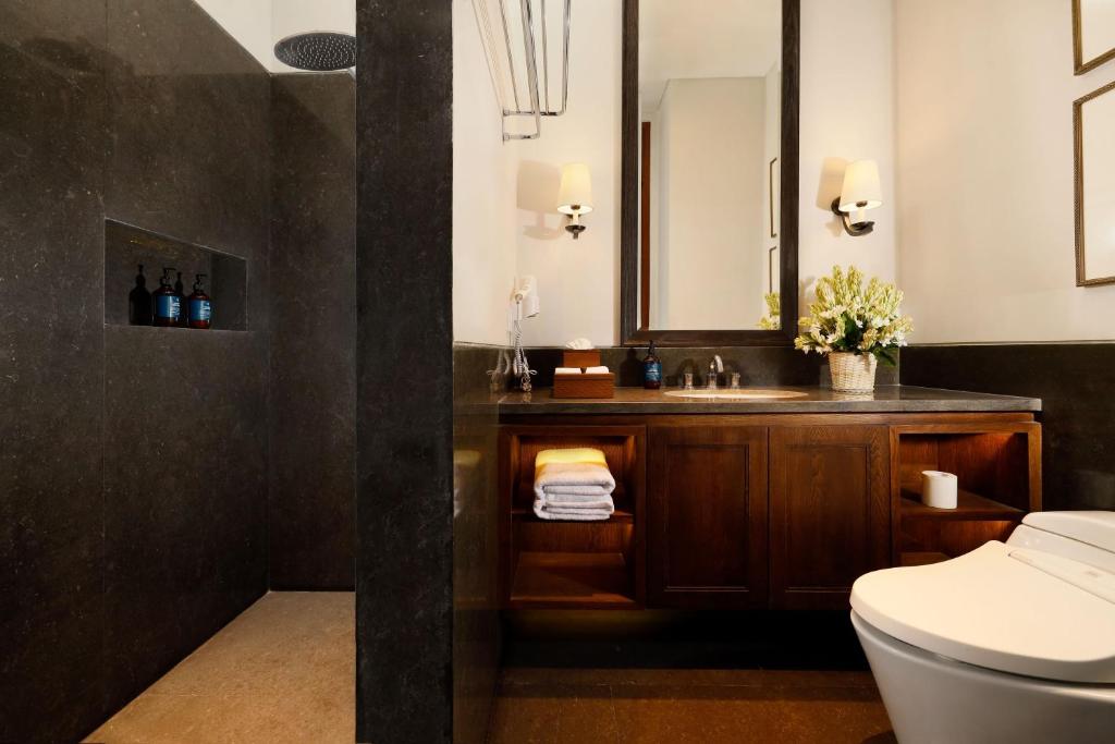 tulou villa bathroom 3