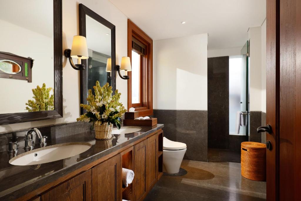 tulou villa bathroom