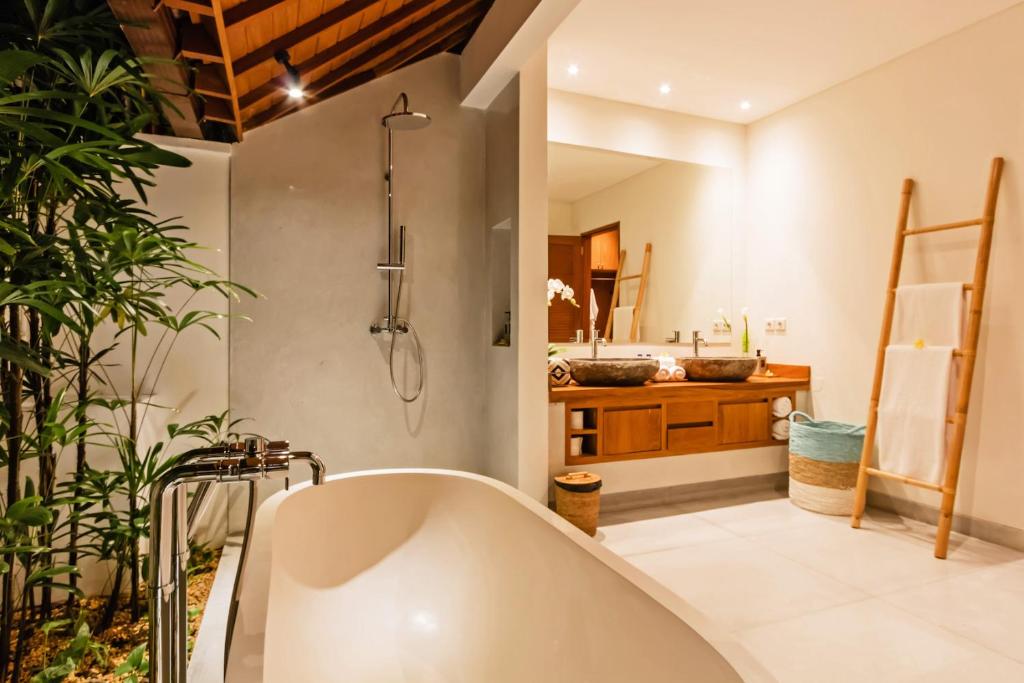 heritage villa open bathroom