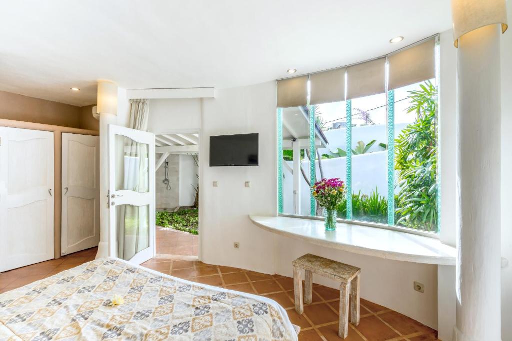 la villa bedroom window view