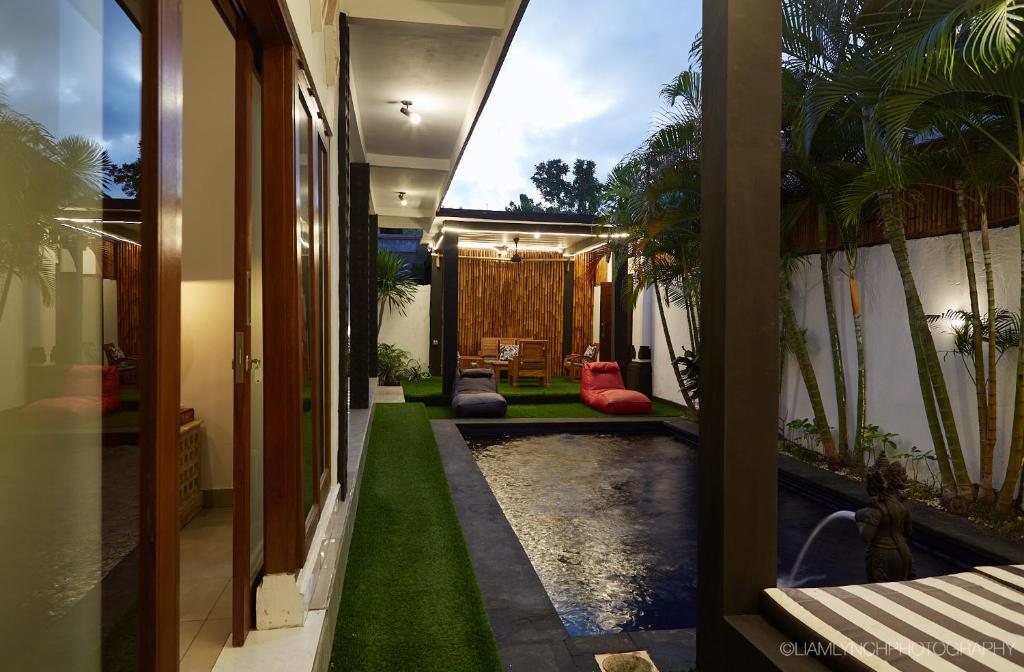 hallway pool view 6bedroom villa
