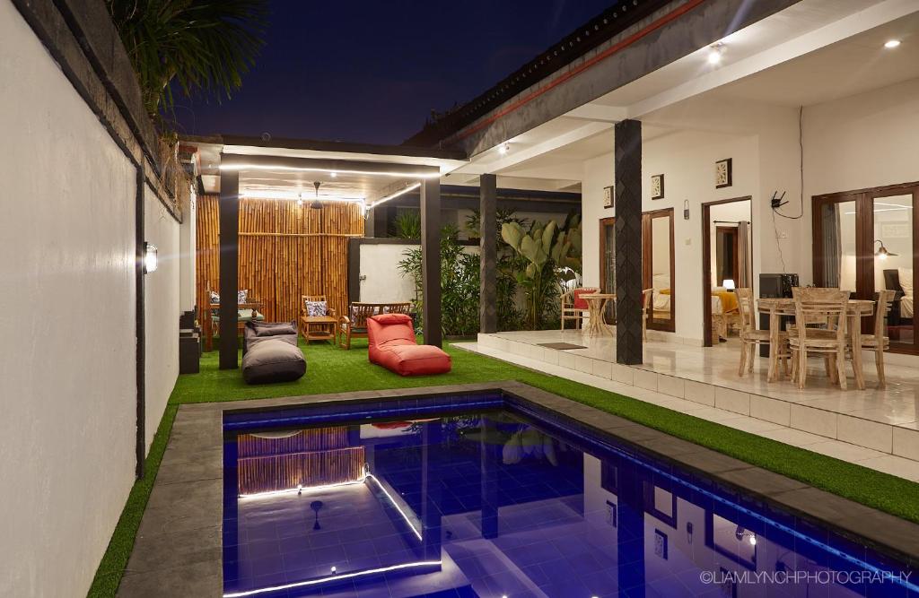 Villa with pool and lounge